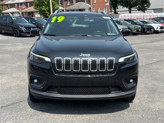 Certified 2019 Jeep Cherokee Latitude Plus with VIN 1C4PJMLN6KD135408 for sale in Ellwood City, PA