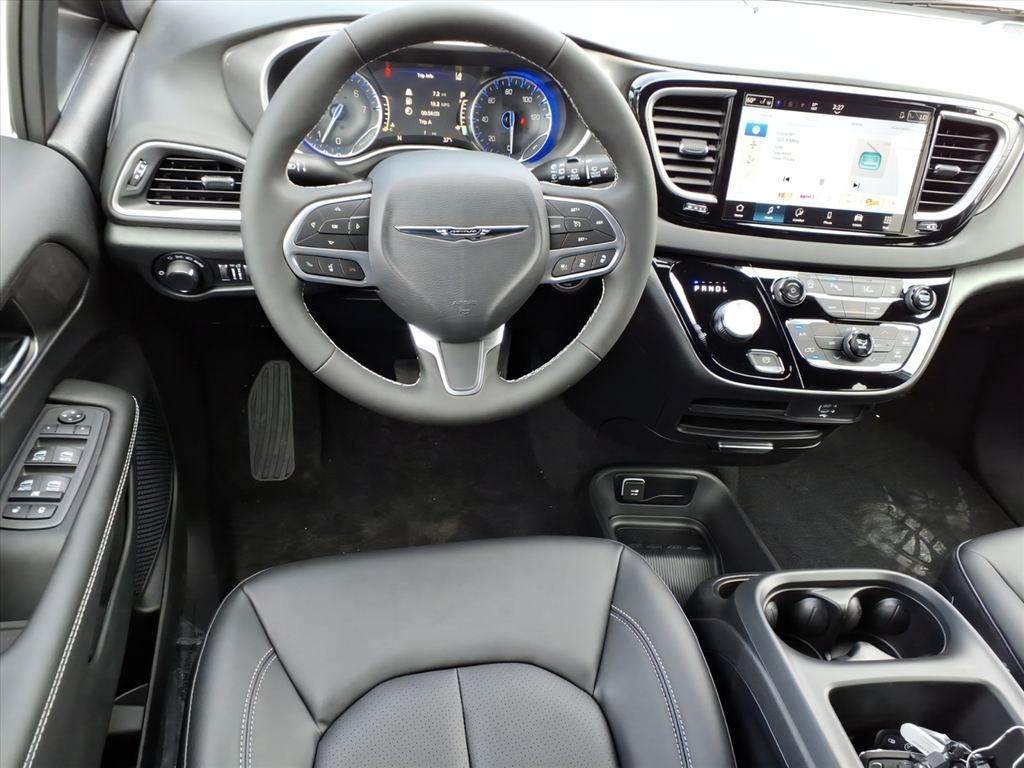 2026 Chrysler Voyager LX - Photo 11