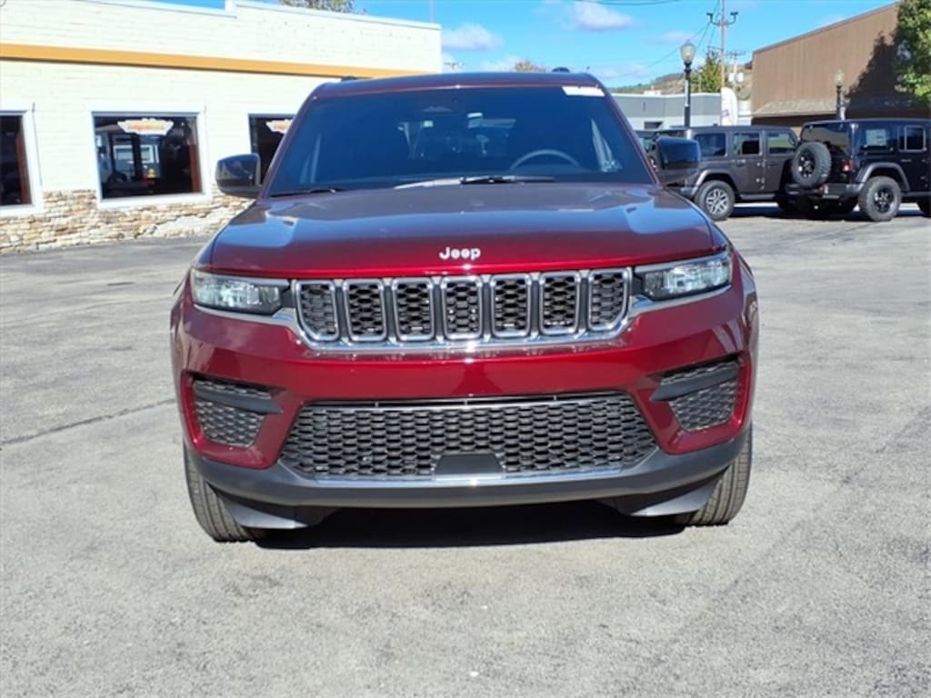 New 2025 Jeep Grand Cherokee LAREDO X 4X4 Sport Utility