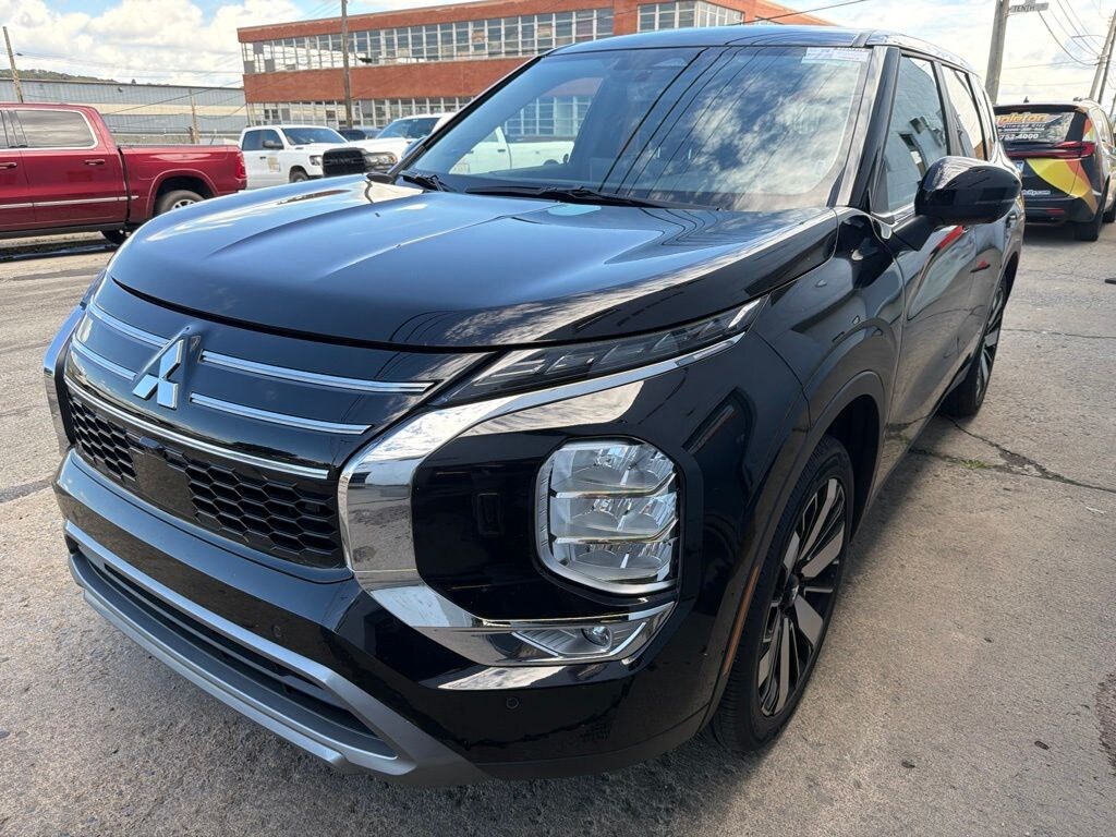 Certified 2025 Mitsubishi Outlander SUV