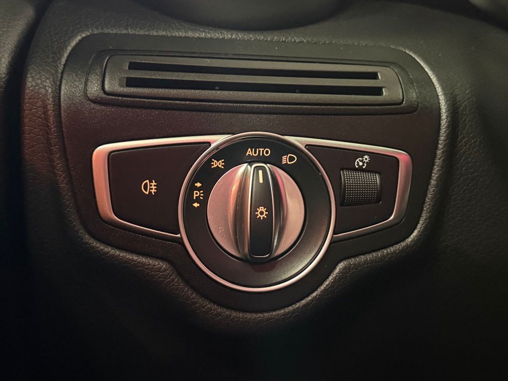 2022 Mercedes-Benz GLC GLC300 - Photo 15