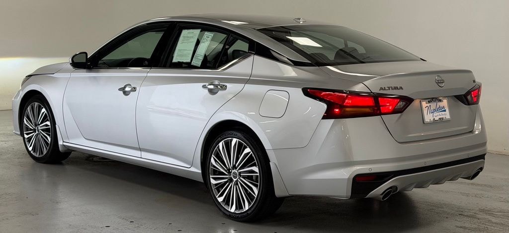 Used 2024 Nissan Altima 2.5 SL Sedan