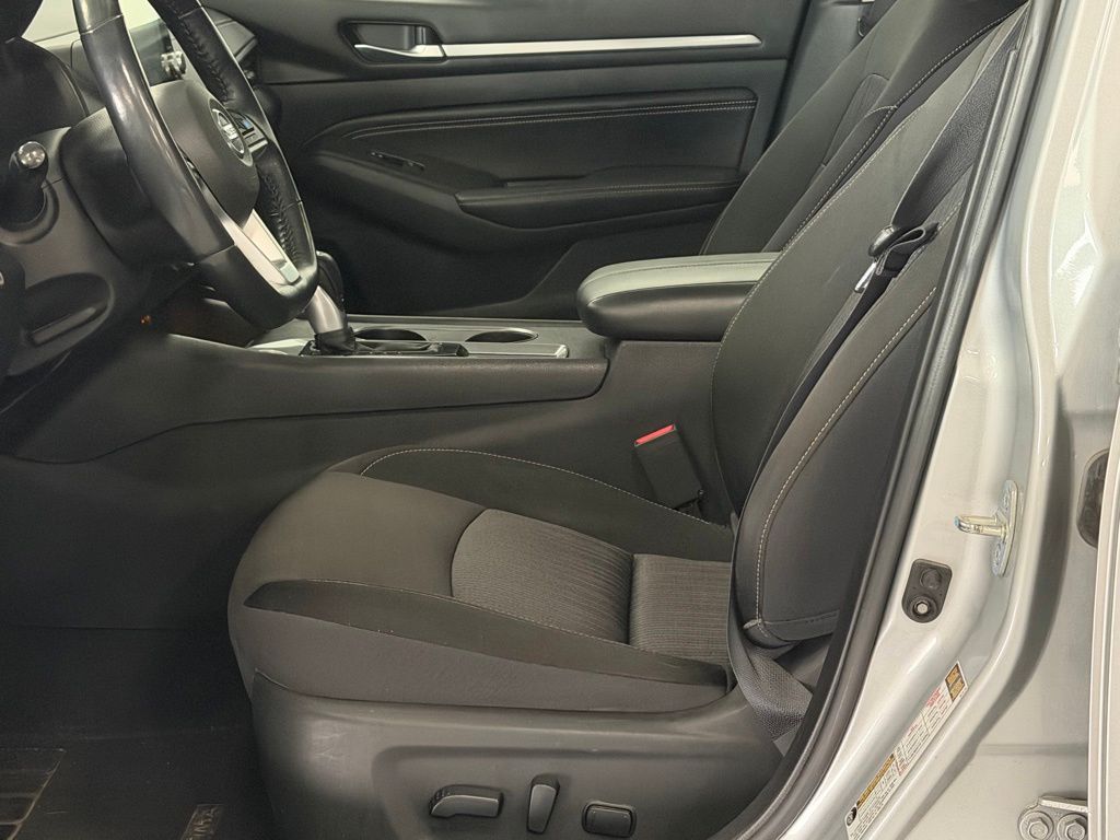 2019 Nissan Altima SV - Photo 11