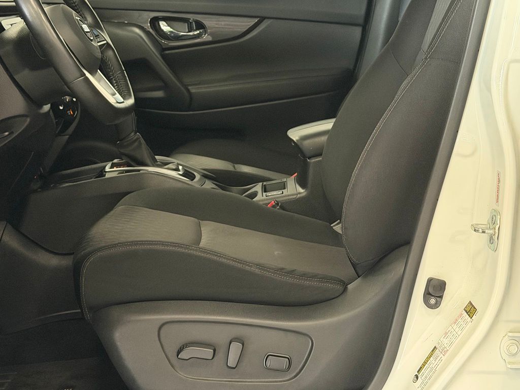 2019 Nissan Rogue SV - Photo 12