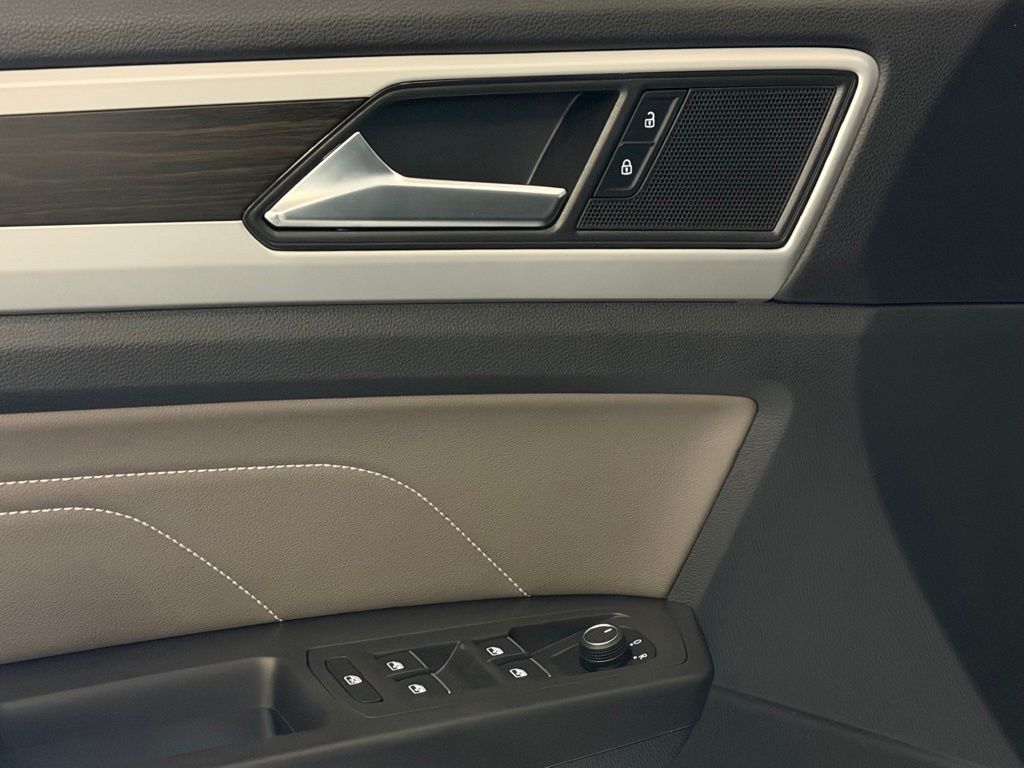 2023 Volkswagen Atlas SE w/Tech - Photo 13