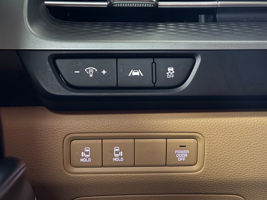 2023 Kia Carnival LX Seat Pkg - Photo 13