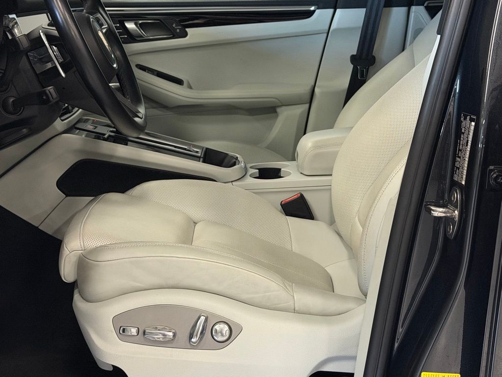 2023 Porsche Macan T - Photo 12