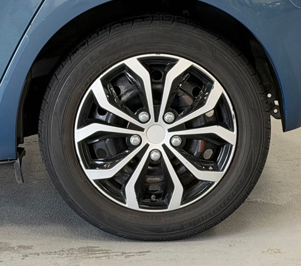2010 Toyota Yaris Base - Photo 8