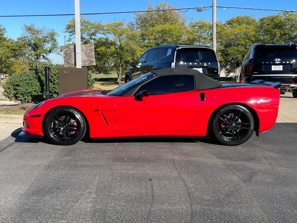 2005 Chevrolet Corvette Base photo 2