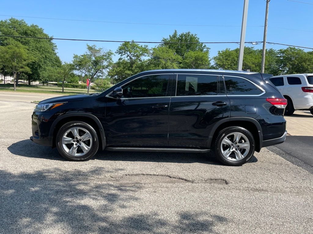 Used 2017 Toyota Highlander Limited with VIN 5TDDZRFH1HS444392 for sale in Aurora, IL