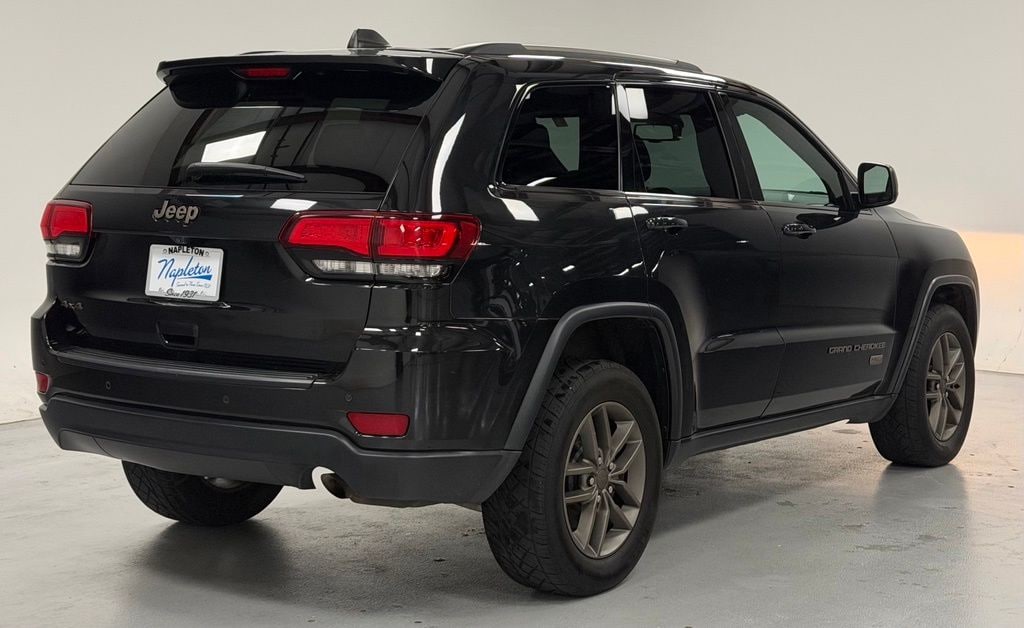 Used 2016 Jeep Grand Cherokee Laredo SUV