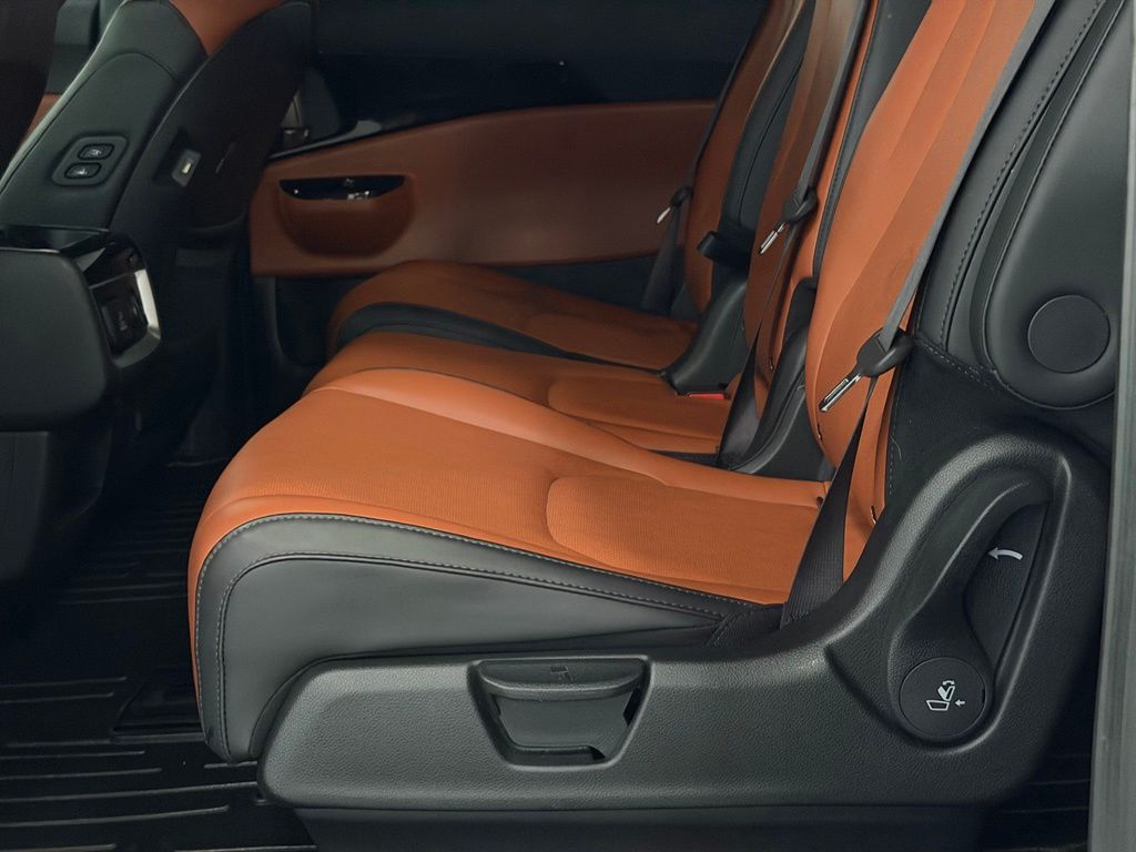 2023 Kia Carnival SX - Photo 24