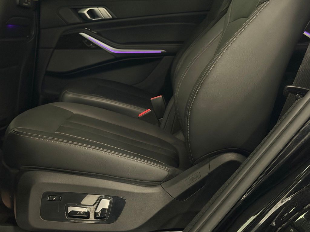 2020 BMW X7 40i - Photo 24