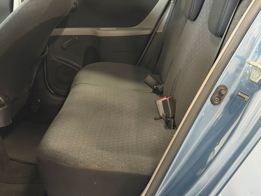 2010 Toyota Yaris Base - Photo 22
