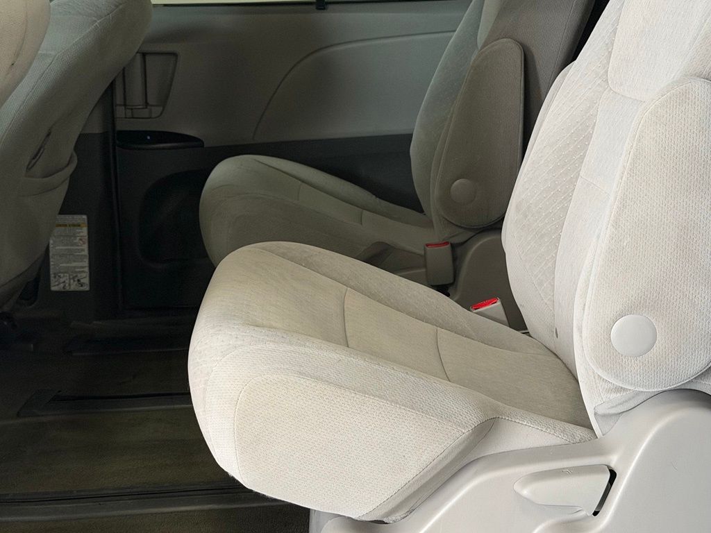 2015 Toyota Sienna LE - Photo 20