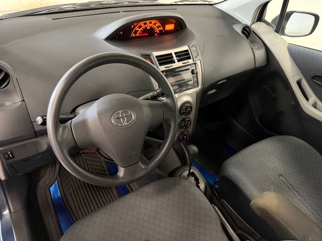 2010 Toyota Yaris Base - Photo 11