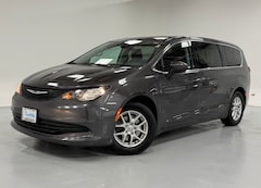 2017 Chrysler Pacifica Touring Van