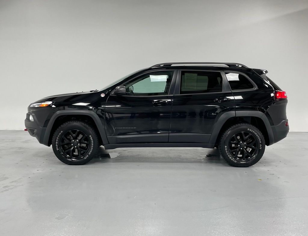 Used 2017 Jeep Cherokee Trailhawk with VIN 1C4PJMBS3HW552246 for sale in Aurora, IL