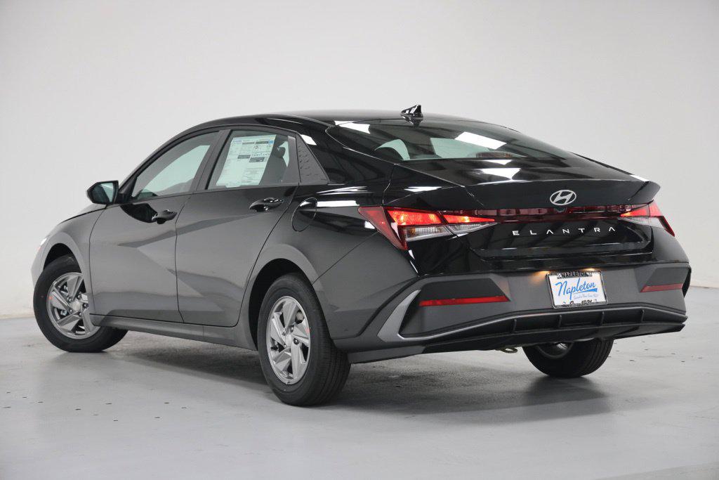 New 2026 Hyundai Elantra SE Sedan