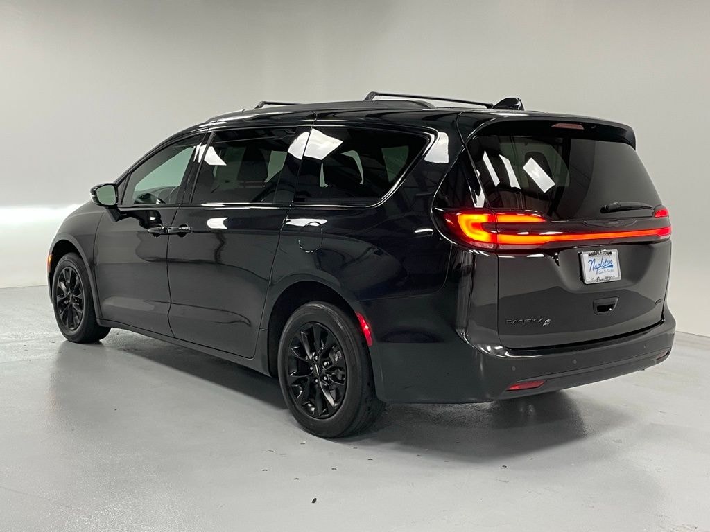 Used 2021 Chrysler Pacifica Touring L Van Passenger Van
