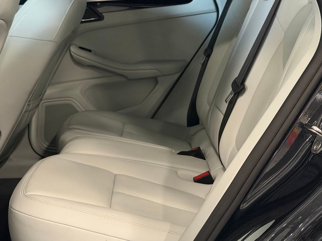 2023 Porsche Macan T - Photo 24