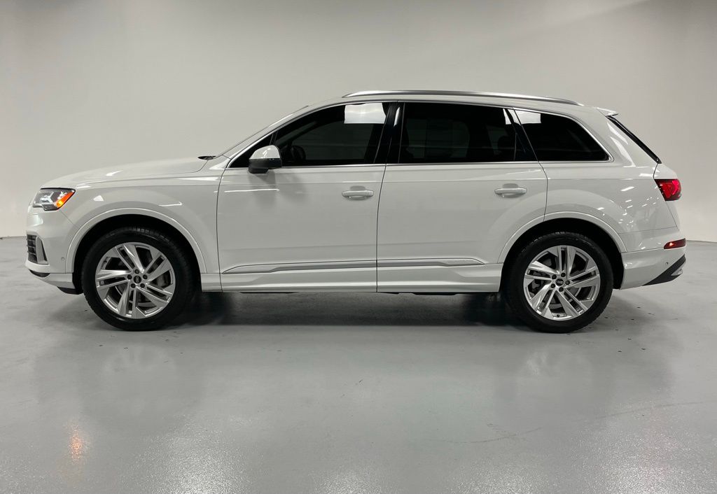2021 Audi Q7 45 Premium photo 2
