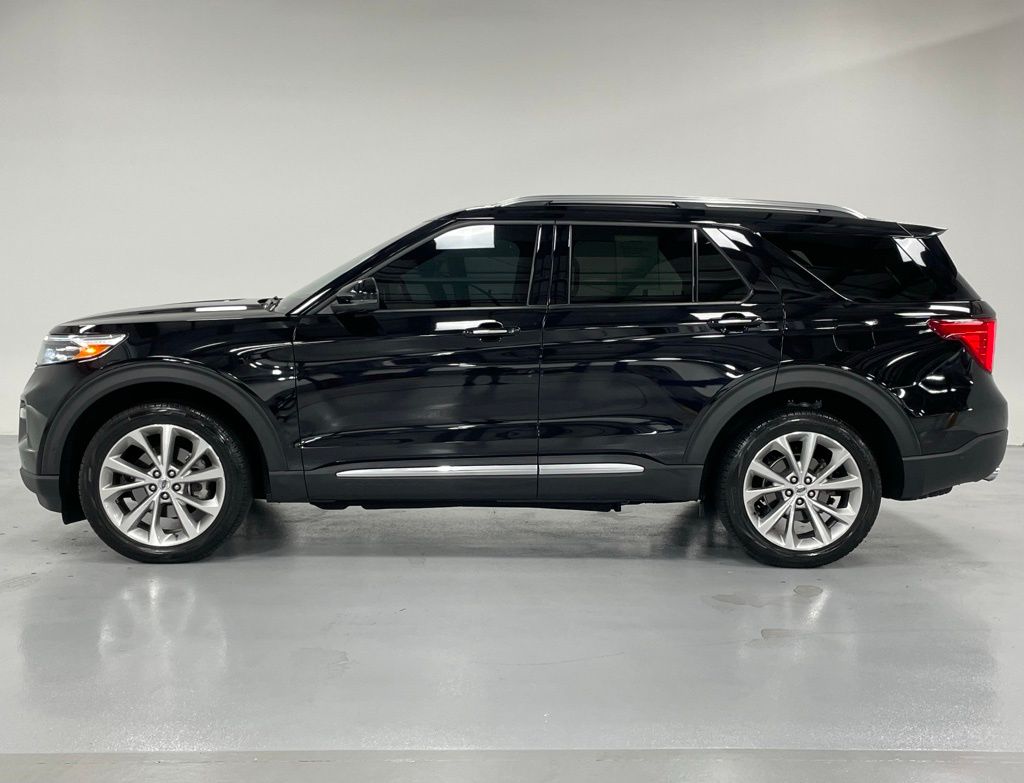 2022 Ford Explorer Platinum photo 2