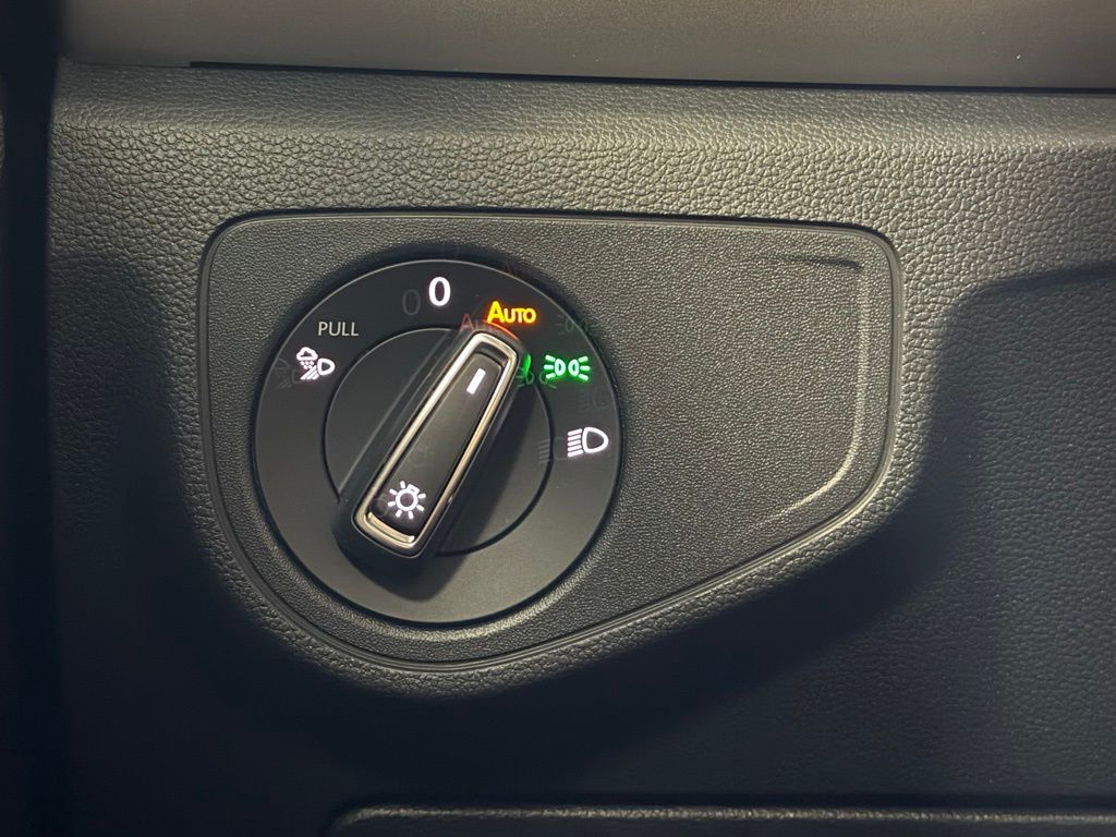 2023 Volkswagen Atlas SE w/Tech - Photo 14