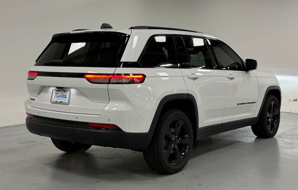 2023 Jeep Grand Cherokee Altitude - Photo 4