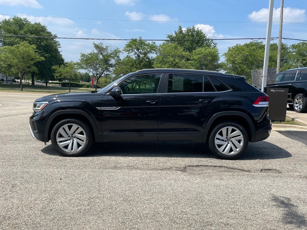 2022 Volkswagen Atlas Cross Sport SEL R-Line photo 2