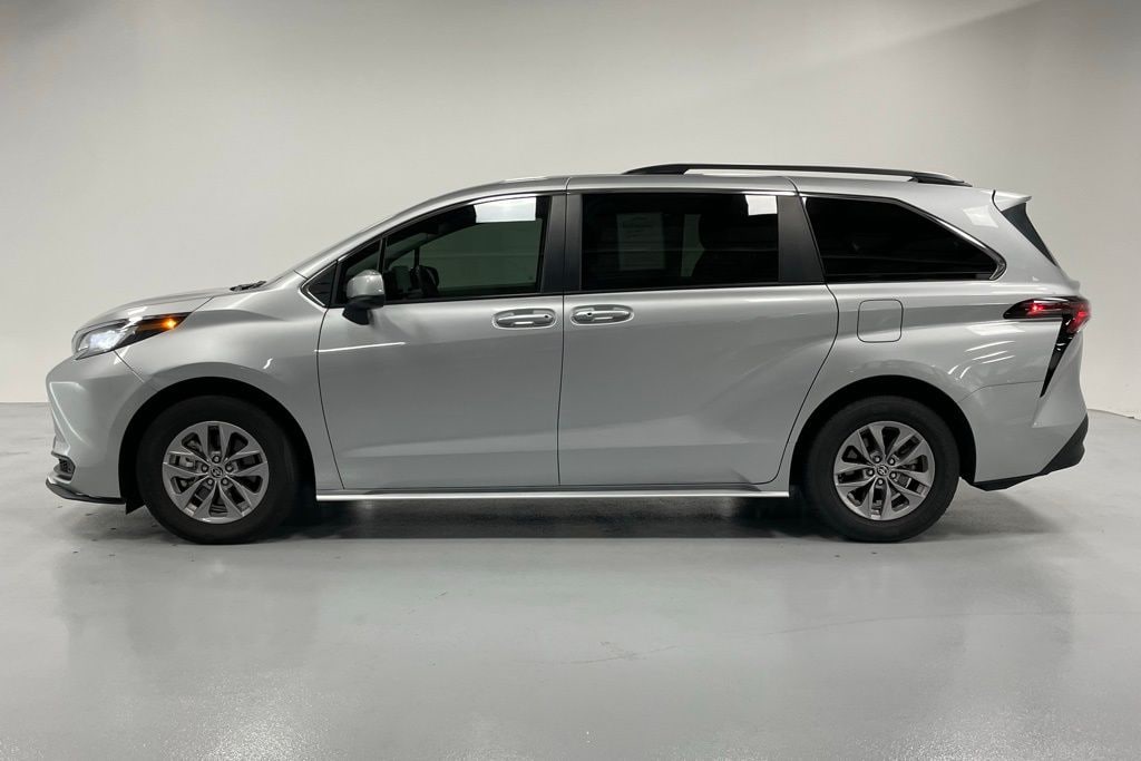 Used 2023 Toyota Sienna LE 8 Passenger Van Passenger Van