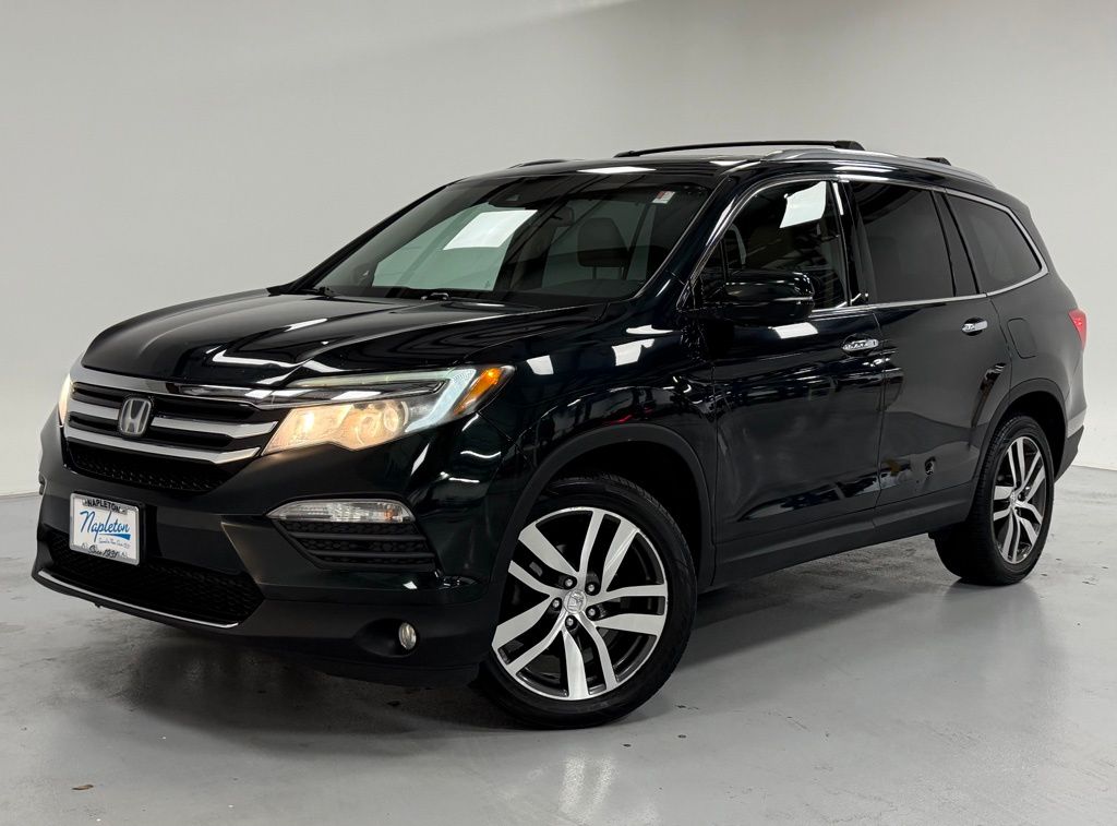 2016 Honda Pilot Touring's photo
