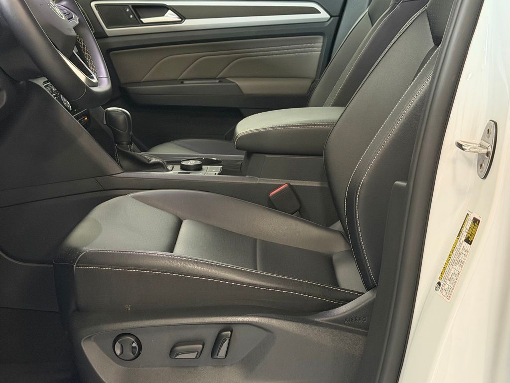 2023 Volkswagen Atlas SE w/Tech - Photo 12