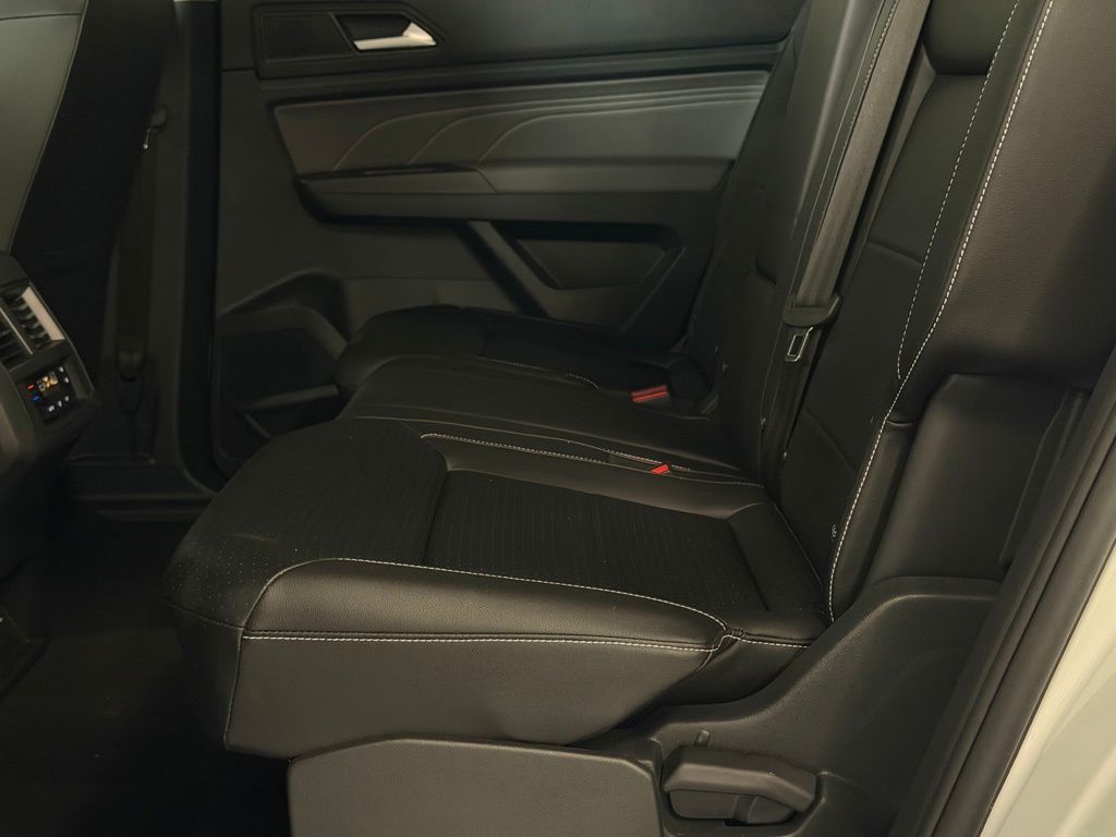 2023 Volkswagen Atlas SE w/Tech - Photo 22