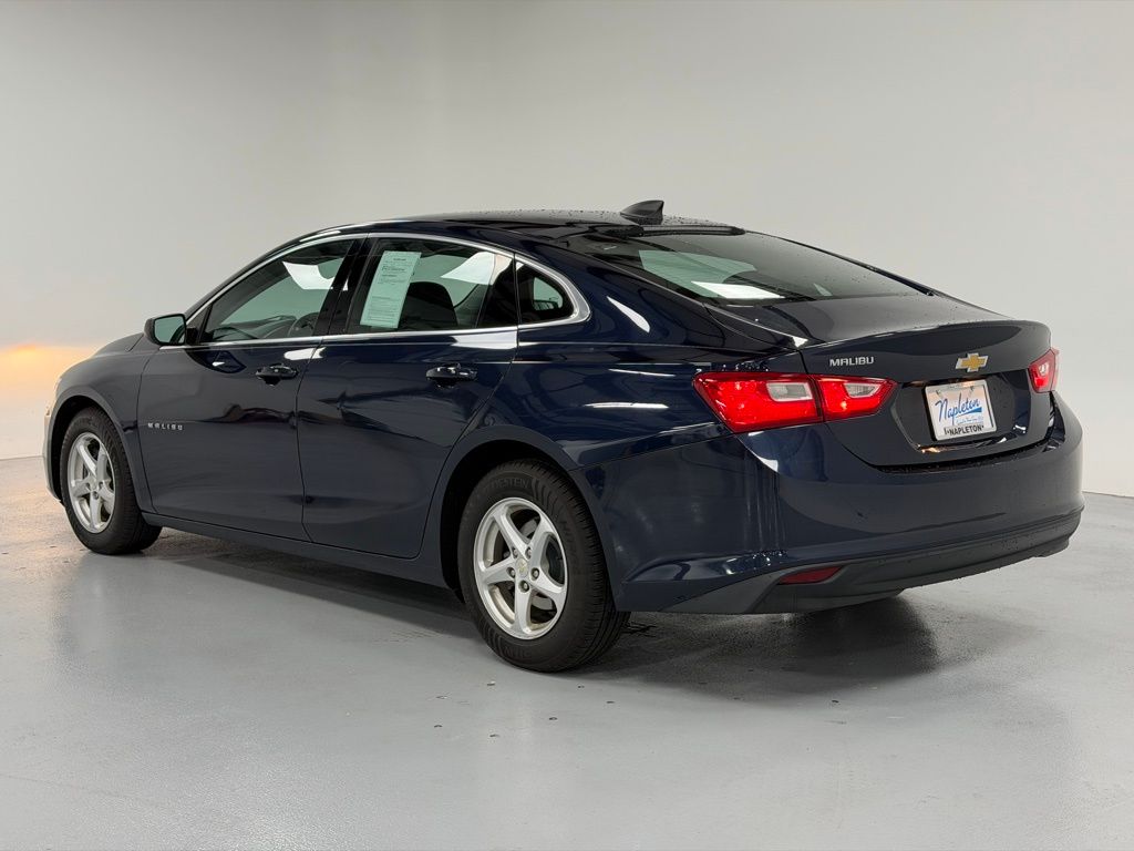 2018 Chevrolet Malibu photo 3