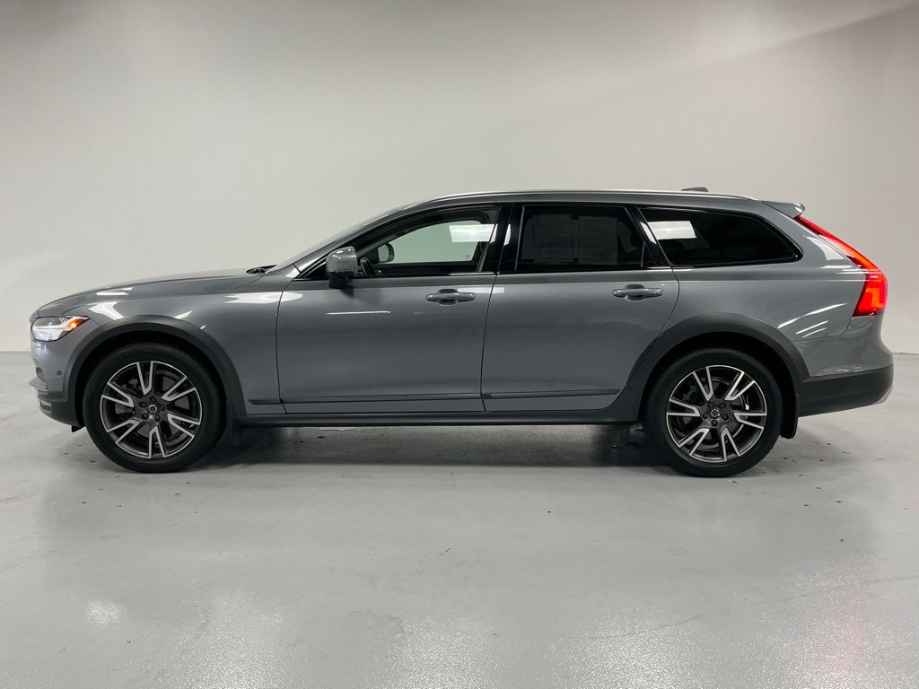 2017 Volvo V90 Cross Country T6 AWD photo 2