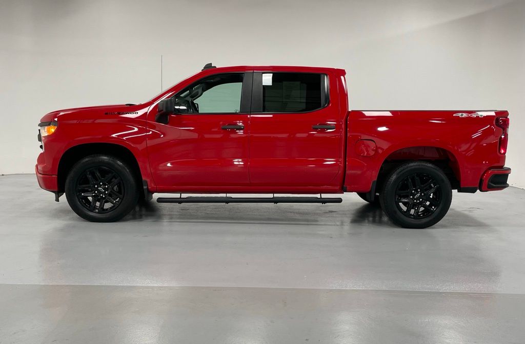 2022 Chevrolet Silverado 1500 Custom photo 2