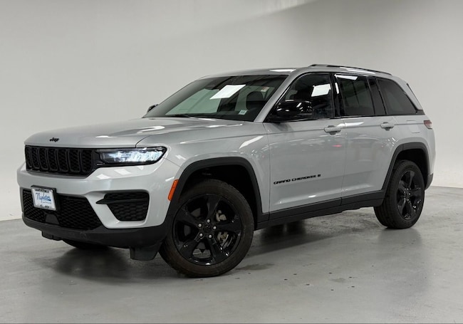 2023 Jeep Grand Cherokee Laredo SUV