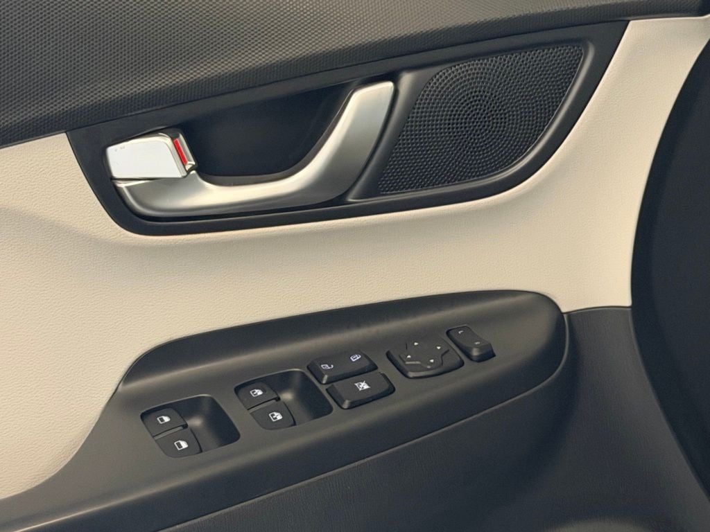 2023 Hyundai Kona SEL - Photo 13