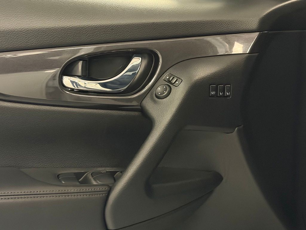 2019 Nissan Rogue SV - Photo 13