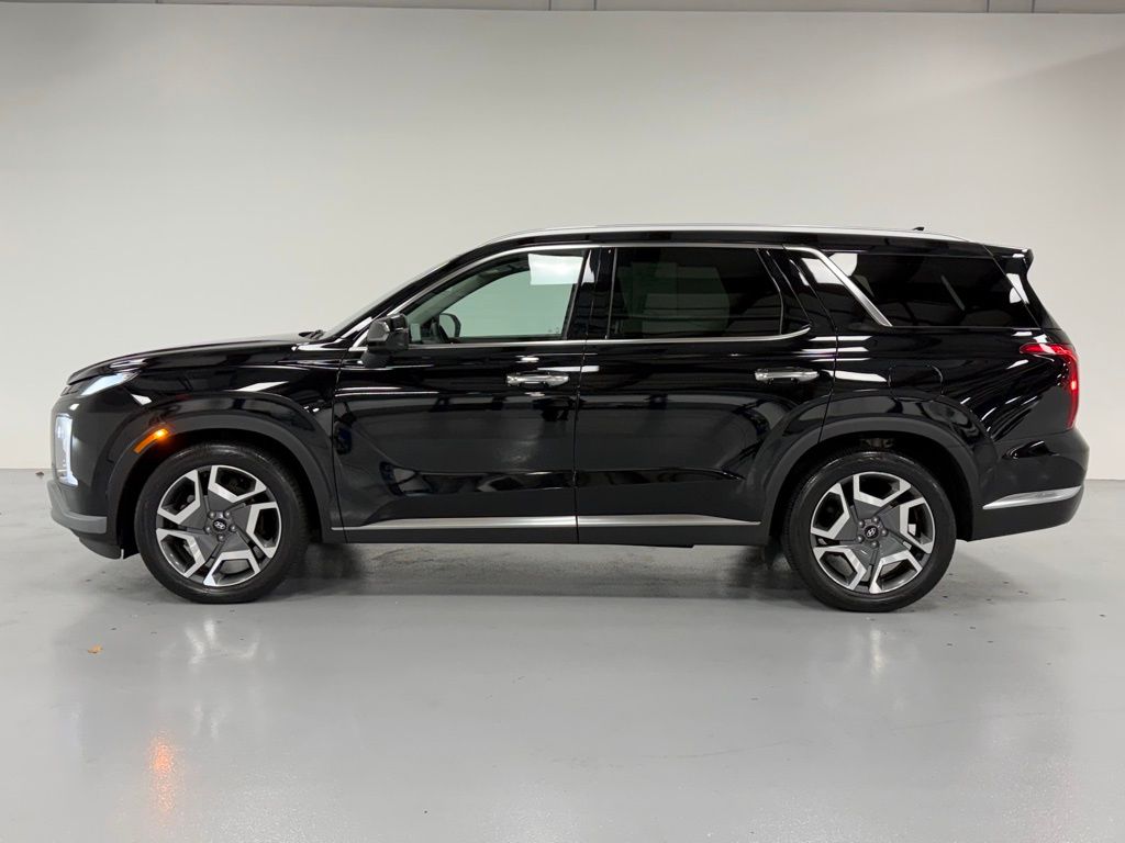 2024 Hyundai Palisade Limited photo 2