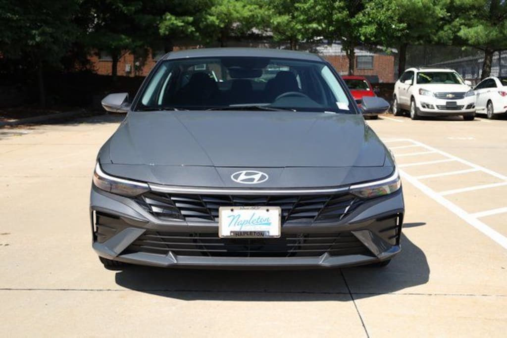 Used 2025 Hyundai Elantra Hybrid Blue Sedan