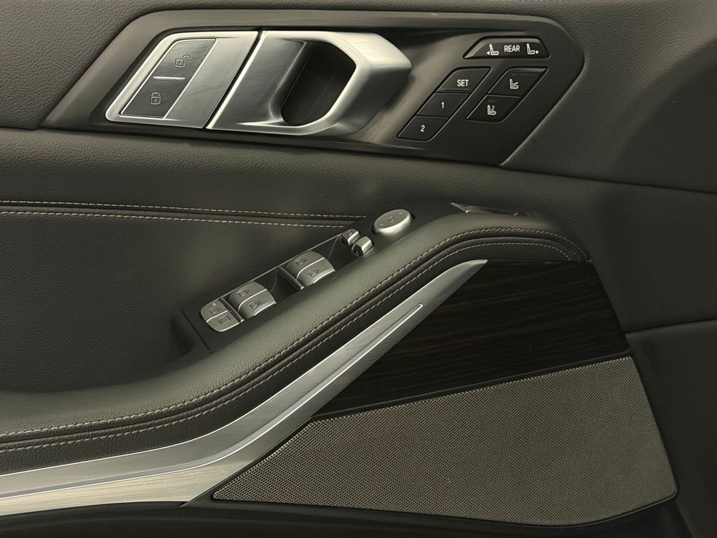 2020 BMW X7 40i - Photo 13