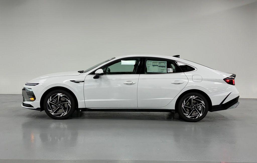 2026 Hyundai Sonata SEL Sport photo 2