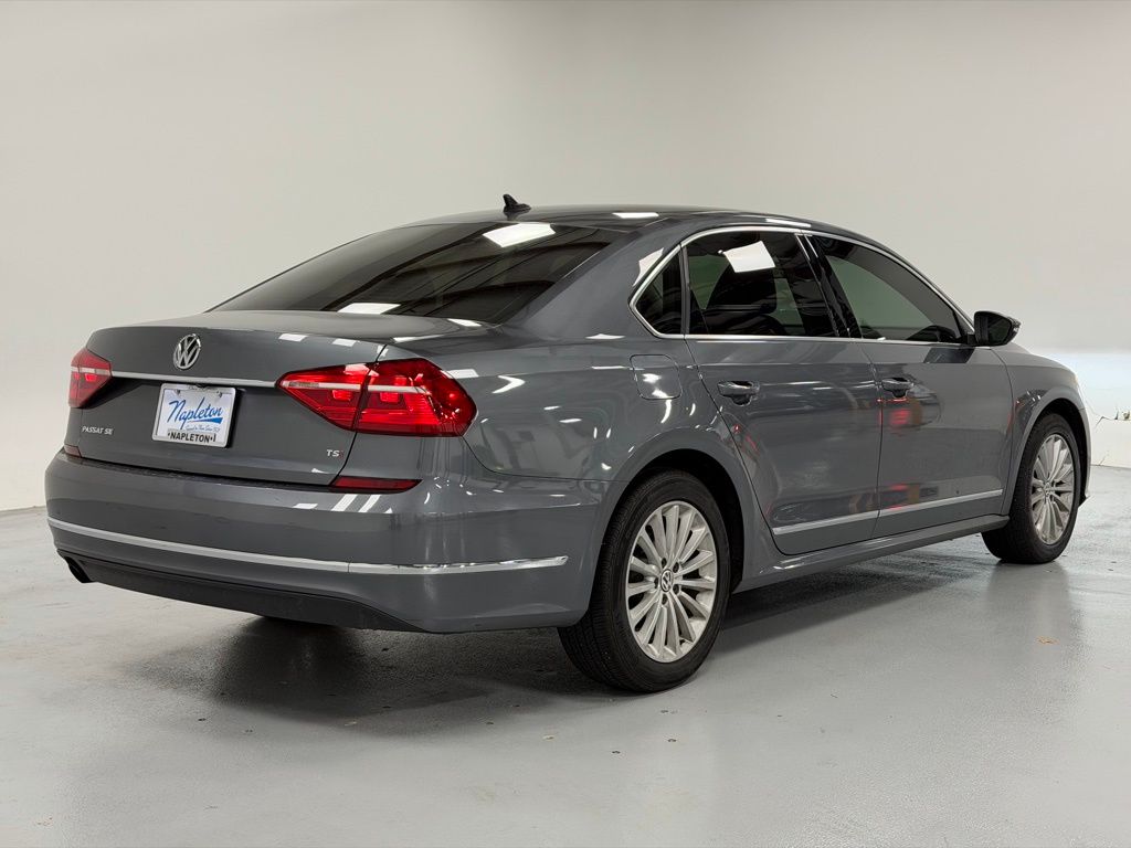 2016 Volkswagen Passat SE photo 3