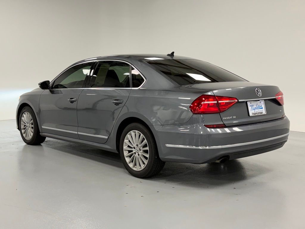 2016 Volkswagen Passat SE photo 2