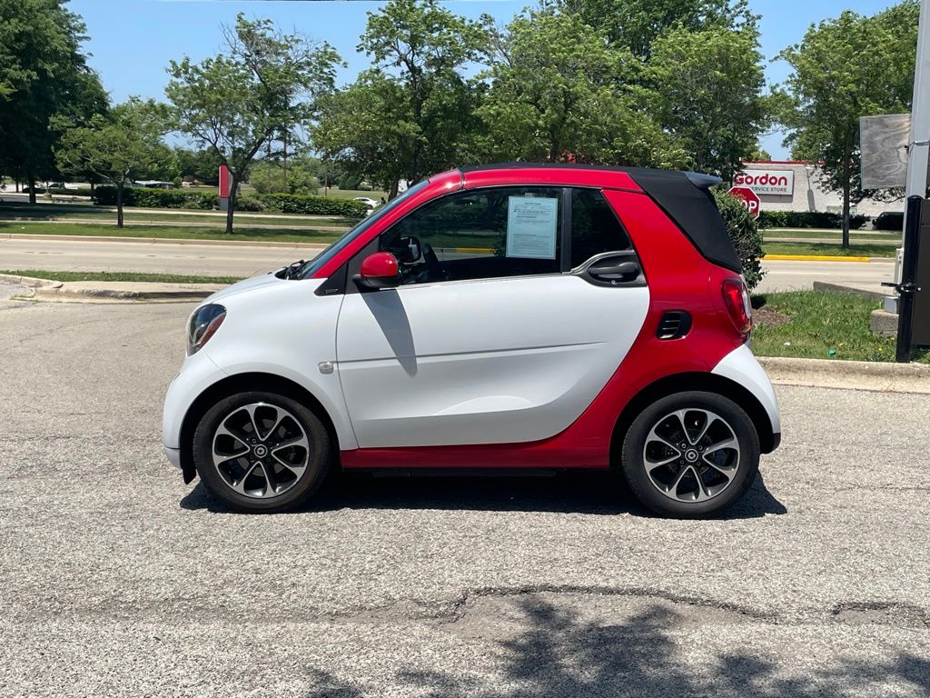 Used 2017 smart fortwo passion with VIN WMEFK5DA5HK117532 for sale in Aurora, IL