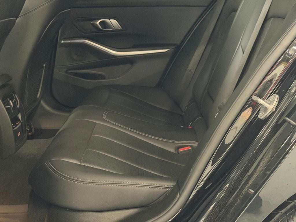 2022 BMW 3 Series 330i - Photo 24