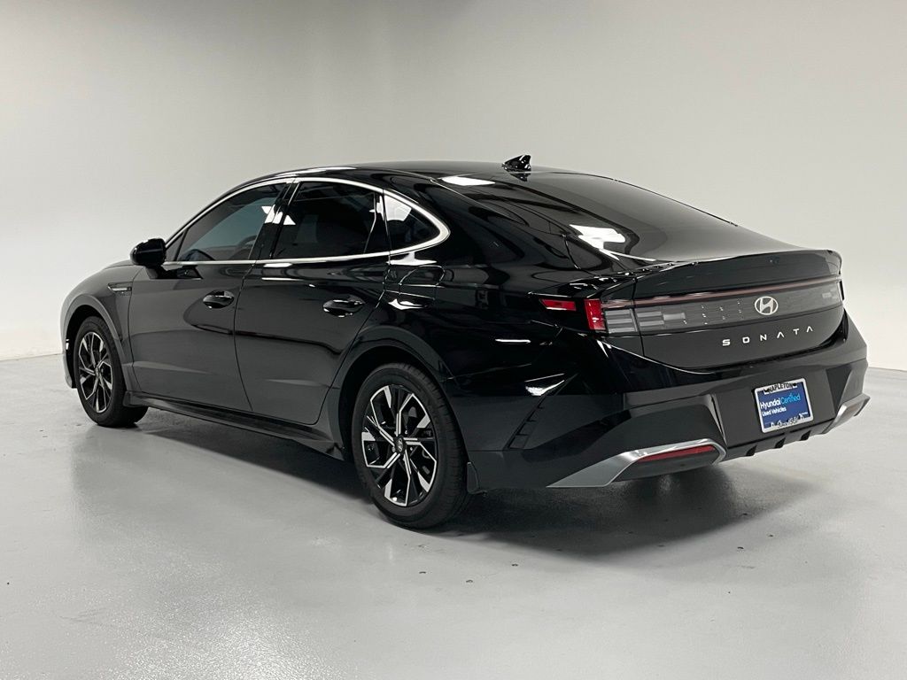 2025 Hyundai Sonata SEL photo 3