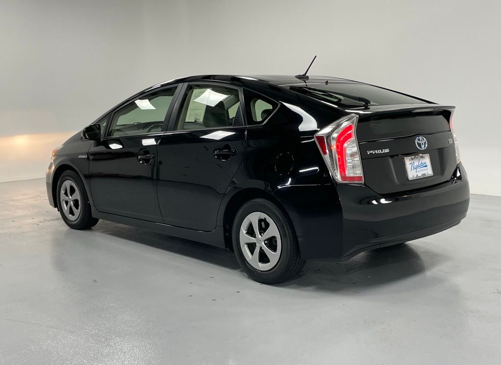 2015 Toyota Prius Four photo 3